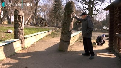 Після трагедії в Запоріжжі у Рівному перевірять стійкість дерев'яних скульптур у парках Після трагедії в Запоріжжі у Рівному перевірять стійкість дерев'яних скульптур у парках