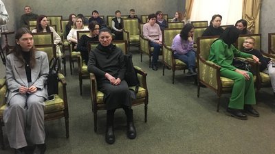 У Сумах посмертні нагороди загиблих військових вручили їхнім родинам У Сумах посмертні нагороди загиблих військових вручили їхнім родинам