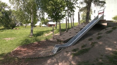 У Рівному розслідують хто мав взяти на баланс гірку, на якій травмувалась дитина У Рівному розслідують хто мав взяти на баланс гірку, на якій травмувалась дитина
