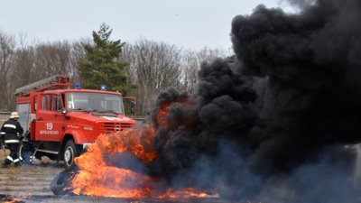 У Великодню ніч на Закарпатті зафіксували 10 випадків загоряння шин. Що відомо про традицію