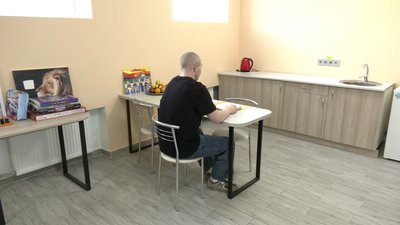 Щоб не травмувати неповнолітніх під час допитів. У Кропивницьку слідчому ізоляторі відкрили "зелену кімнату" Щоб не травмувати неповнолітніх під час допитів. У Кропивницьку слідчому ізоляторі відкрили "зелену кімнату"