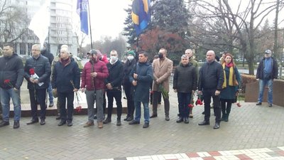 День Збройних сил України. У Миколаєві вшанували пам'ять загиблих День Збройних сил України. У Миколаєві вшанували пам'ять загиблих