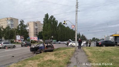 ДТП у Полтаві: через зіткнення пасажирка вилетіла з авто ДТП у Полтаві: через зіткнення пасажирка вилетіла з авто