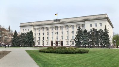 Зелені квадрати замість світлин: херсонські видання відреагували на візит Зеленського на Херсонщину