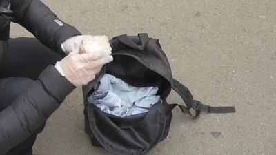 Побив та відібрав рюкзак з 40 тисячами доларів: в Одесі затримали чоловіка за напад Побив та відібрав рюкзак з 40 тисячами доларів: в Одесі затримали чоловіка за напад