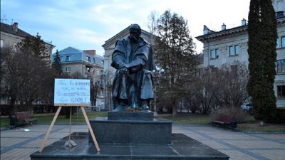 У Тернополі цитати Пушкіна і Шевченка розмістили біля пам’ятників цим поетам