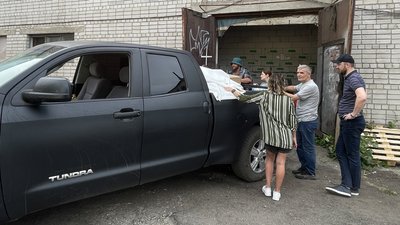 Волонтери з Черкас відвезли допомогу херсонцям Волонтери з Черкас відвезли допомогу херсонцям