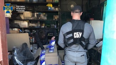 Незаконний експорт медичних масок викрили на Черкащині