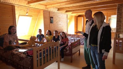 Подружжя з Херсонщини перевезло на Прикарпаття дітей з будинку сімейного типу