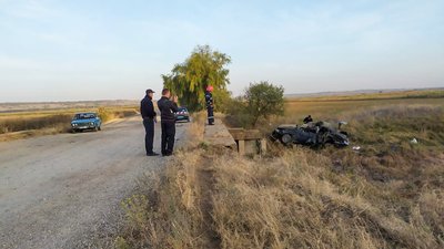На Миколаївщині перекинулась автівка. Одна людина загинула На Миколаївщині перекинулась автівка. Одна людина загинула