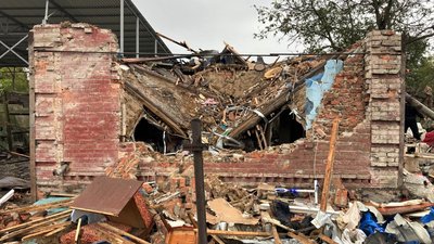 Наслідки ракетного удару Росії: родина з Первомайського на Харківщині втратила трьох членів сім'ї Наслідки ракетного удару Росії: родина з Первомайського на Харківщині втратила трьох членів сім'ї