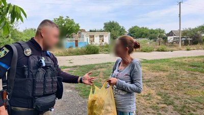 Співробітники поліції доставили гуманітарну допомогу жителям двох сіл Кочубеївської ТГ
