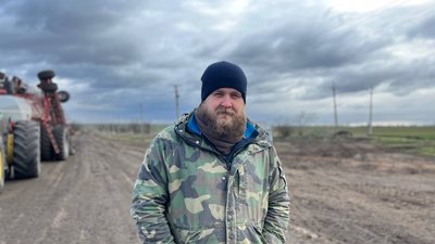 "Країну годувати треба": як працювало аграрне підприємство Криворіжжя біля лінії фронту "Країну годувати треба": як працювало аграрне підприємство Криворіжжя біля лінії фронту