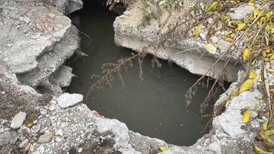"Запахи й підтоплення". "Запахи й підтоплення".