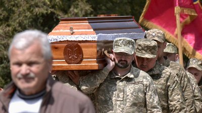 У Тернополі в останню дорогу провели військовослужбовця Юрія Бачинського У Тернополі в останню дорогу провели військовослужбовця Юрія Бачинського