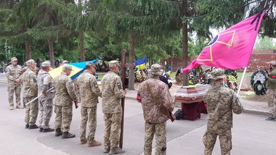 У Сумах попрощалися із капітаном Олександром Березовим У Сумах попрощалися із капітаном Олександром Березовим