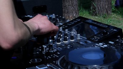 У Житомирі ветерани війни, які протягом 2 місяців навчалися діджеїнгу, провели свій перший концерт У Житомирі ветерани війни, які протягом 2 місяців навчалися діджеїнгу, провели свій перший концерт