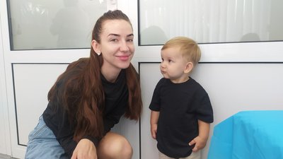 Жителька селища Пісочин Анна Ліпова привела сина на вакцинацію Жителька селища Пісочин Анна Ліпова привела сина на вакцинацію