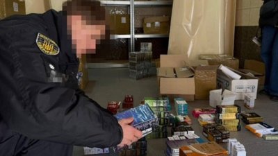 Здійснювали контрабанду та незаконного збут лікарських засобів викрили на Хмельниччині