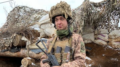 Український військовий, який несе службу на позиціях неподалік окупованої Горлівки Український військовий, який несе службу на позиціях неподалік окупованої Горлівки