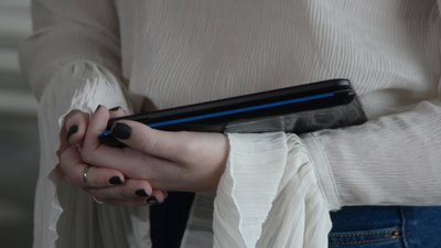 Учитель з Житомира збирає електронні пристрої та передає їх учням Ізюмського ліцею на Харківщину Учитель з Житомира збирає електронні пристрої та передає їх учням Ізюмського ліцею на Харківщину