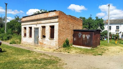 У Пантаївці місцеві жителі розмалювали будинок персонажами з дитячих мультиків