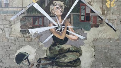 Береже життя і Здолбунів: у місті на Рівненщині з'явився мурал із жінкою-захисницею Береже життя і Здолбунів: у місті на Рівненщині з'явився мурал із жінкою-захисницею