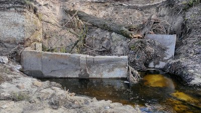 Через прорив на дамбі село на Сумщині може залишитися без сполучення Через прорив на дамбі село на Сумщині може залишитися без сполучення