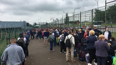 На пункті пропуску "Шегині-Медика" кордон за добу перетнули 2 тисячі людей