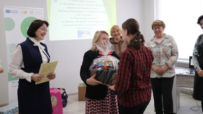 Іграшки, одяг, книжки: діти-сироти у Житомирі отримали подарунки від австрійських родин Іграшки, одяг, книжки: діти-сироти у Житомирі отримали подарунки від австрійських родин