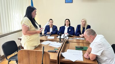 у суді розпочалося засідання щодо жінки, яку підозрюють у державній зраді