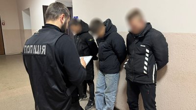 Затримання, злочинне угруповання, вимагання