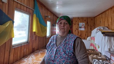 Печиво, тушонка, грінки та каші: колектив "Поліські господині" з Кашперівки на Житомирщині допомагає ЗСУ Печиво, тушонка, грінки та каші: колектив "Поліські господині" з Кашперівки на Житомирщині допомагає ЗСУ
