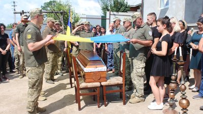 Добрий господар і батько двох синів: на Тернопільщині попрощалися з бійцем Юрієм Антонюком