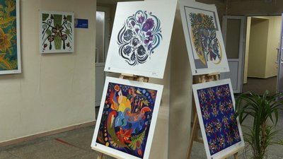 Виставка візерунків для одягу українських художників