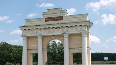 Арка, дуби та церкви: що відвідати у Диканьці на Полтавщині Арка, дуби та церкви: що відвідати у Диканьці на Полтавщині
