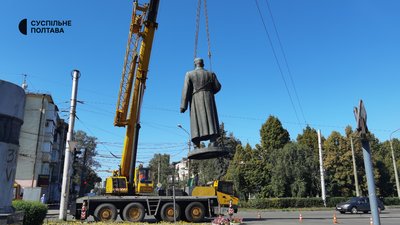 У Полтаві демонтували пам'ятник Зигіну У Полтаві демонтували пам'ятник Зигіну