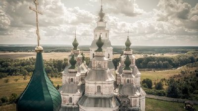 За храмом долина річки Псел За храмом долина річки Псел