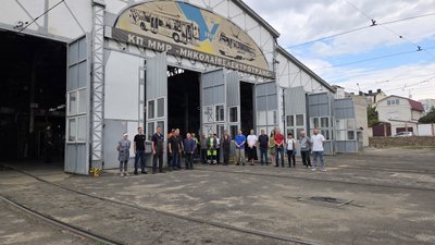 Хвилина мовчання у Миколаєві: як містяни та підприємства вшановують загиблих Хвилина мовчання у Миколаєві: як містяни та підприємства вшановують загиблих
