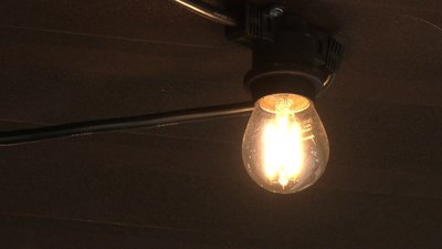 Лампочка на стіні
