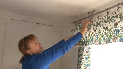 Вантажівки під вікнами: 10 років у жителів Катеринополя руйнуються будинки Вантажівки під вікнами: 10 років у жителів Катеринополя руйнуються будинки
