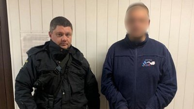 У Києві водій наїхав на правоохоронця і втік У Києві водій наїхав на правоохоронця і втік