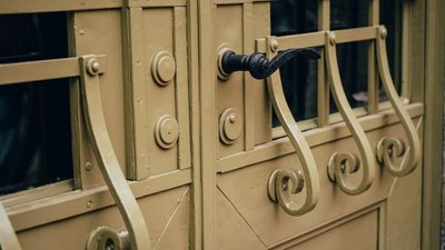 Ремонт сецесійної брами у Львові