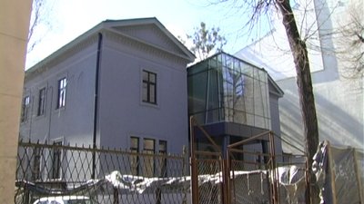 Суд скасував штраф за скляну надбудову на віллі Бачевських у Львові. Мерія готує апеляцію