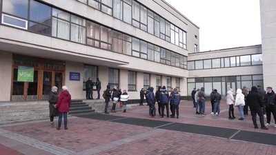"Визначіть межі Ялівщини" – чернігівці мітингували під облрадою. Що каже влада "Визначіть межі Ялівщини" – чернігівці мітингували під облрадою. Що каже влада