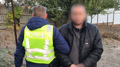Київські правоохоронці затримали чоловіка, який пересилав наркотики через поштомати Київські правоохоронці затримали чоловіка, який пересилав наркотики через поштомати