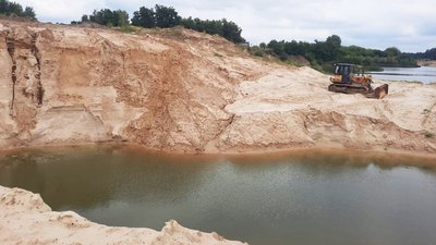 Видобували пісок без дозволу та шкодили природі: чотирьом жителям Житомирщини оголосили про підозру Видобували пісок без дозволу та шкодили природі: чотирьом жителям Житомирщини оголосили про підозру