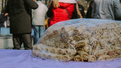 Танці з шаблями та торт з млинців: як у Черкасах святкували Колодія Танці з шаблями та торт з млинців: як у Черкасах святкували Колодія