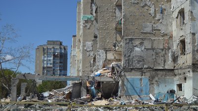 У дев'ятиповерхівці в Сергіївці продовжують розбирати завали. Мешканців поселили у найближчому санаторії
