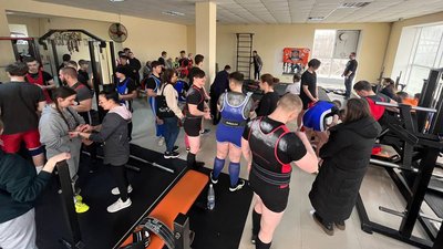 Визначили чемпіонів: у Житомирі пройшов відкритий чемпіонат області з класичного пауерліфтингу та жиму лежачи Визначили чемпіонів: у Житомирі пройшов відкритий чемпіонат області з класичного пауерліфтингу та жиму лежачи